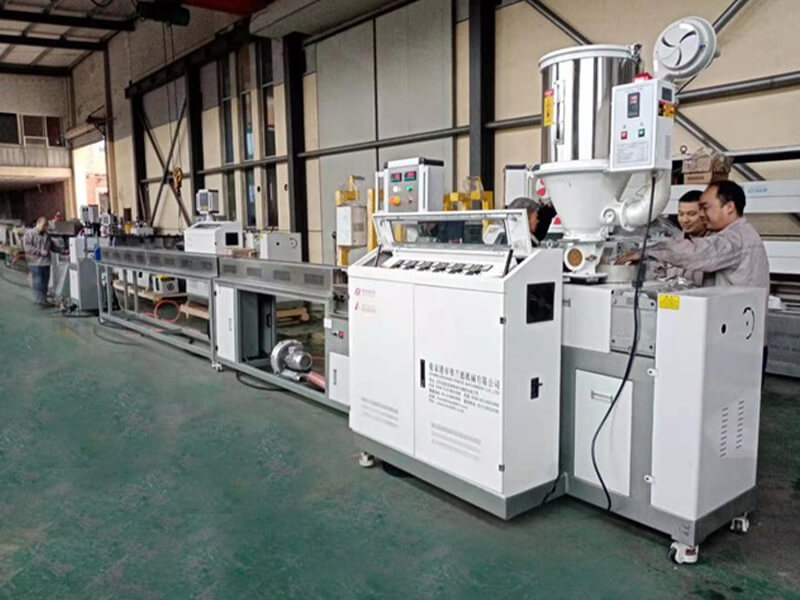 The principle of deceleration of extruder production line
